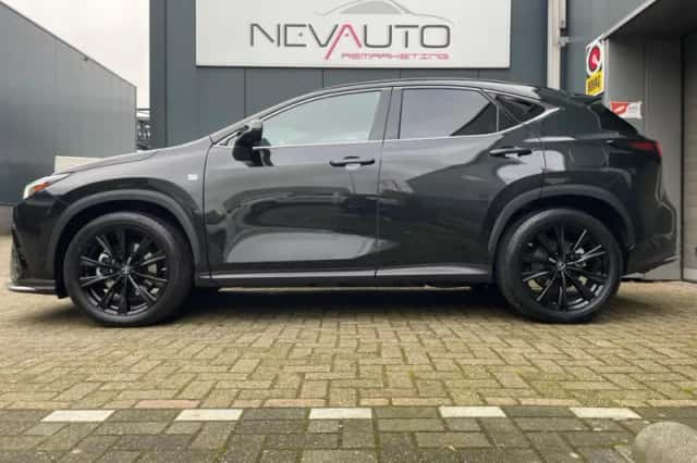 Lexus NX (2022) thumbnail 2