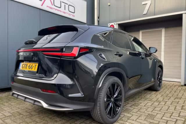 Lexus NX (2022) thumbnail 4