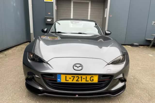 Mazda MX-5 (2019) thumbnail 2