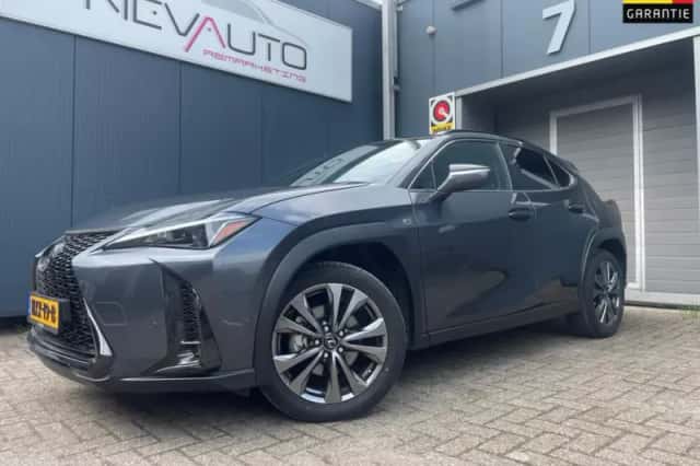 Lexus UX (2024) thumbnail 1