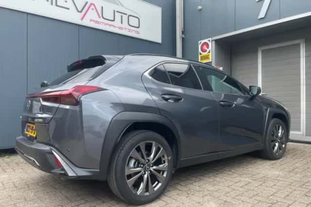 Lexus UX (2024) thumbnail 6