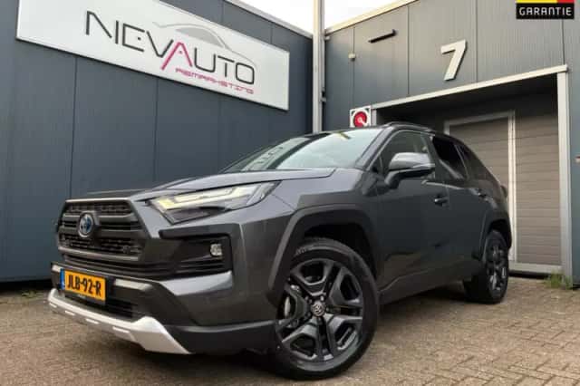 Toyota RAV4 (2022) thumbnail 1