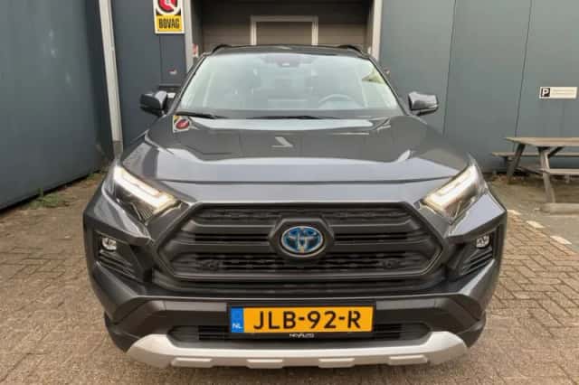 Toyota RAV4 (2022) thumbnail 4