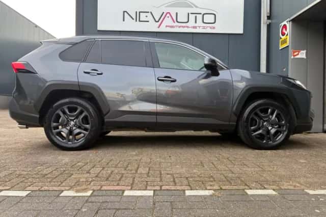 Toyota RAV4 (2022) thumbnail 5