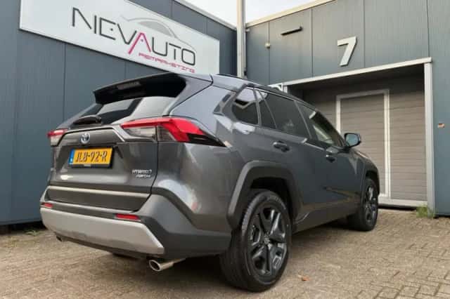 Toyota RAV4 (2022) thumbnail 6