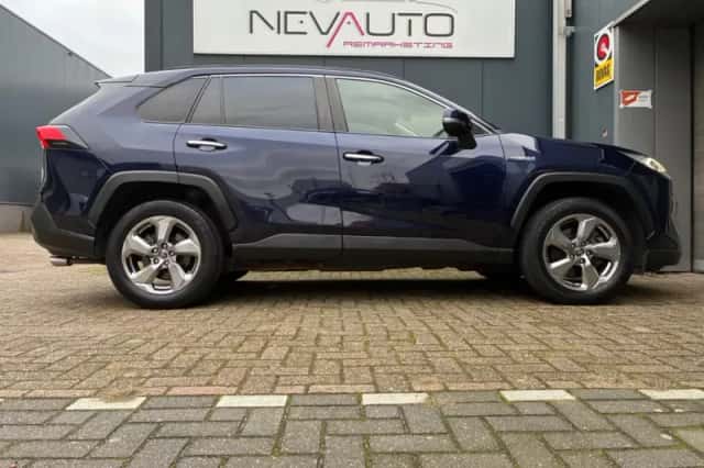Toyota RAV4 (2019) thumbnail 2