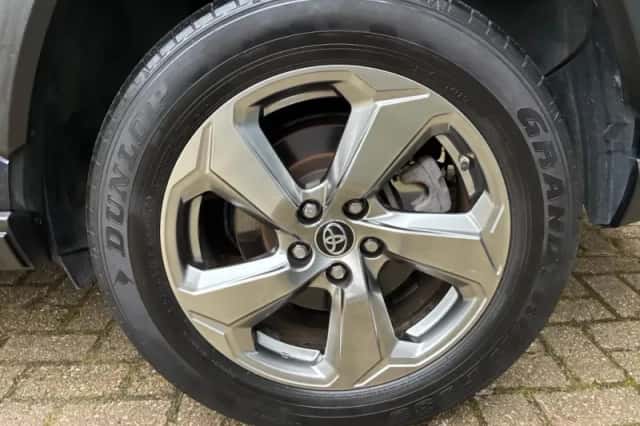 Toyota RAV4 (2019) thumbnail 5