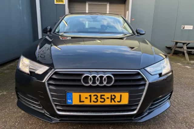 Audi A4 (2020) thumbnail 3