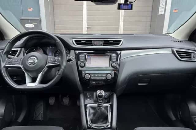 Nissan Qashqai (2018) thumbnail 3