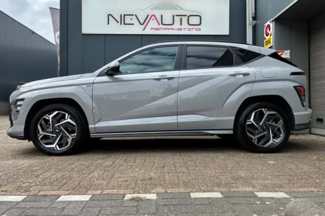 Hyundai Kona (2023) thumbnail 2