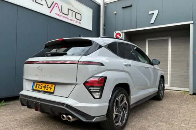 Hyundai Kona (2023) thumbnail 3