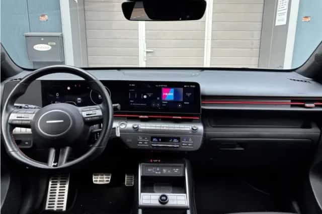 Hyundai Kona (2023) thumbnail 4
