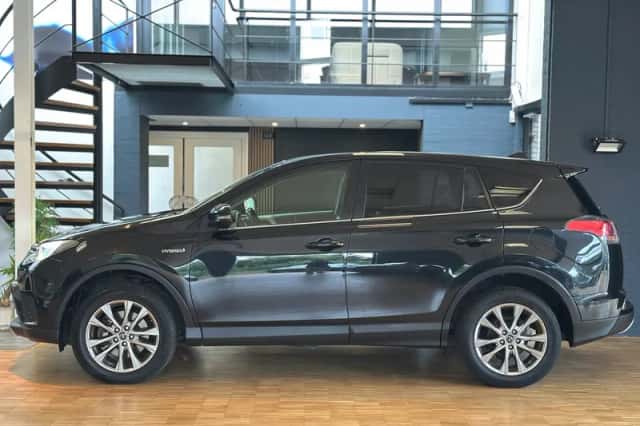 Toyota RAV4 (2016) thumbnail 3