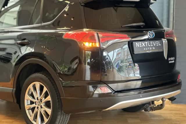 Toyota RAV4 (2016) thumbnail 5