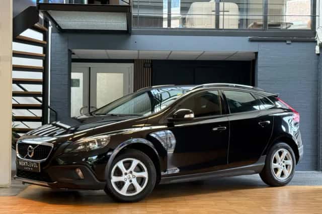 Volvo V40 Cross Country (2016) thumbnail 1