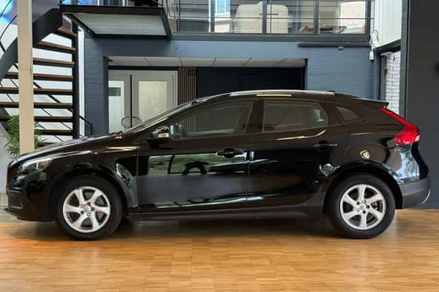 Volvo V40 Cross Country (2016) thumbnail 3