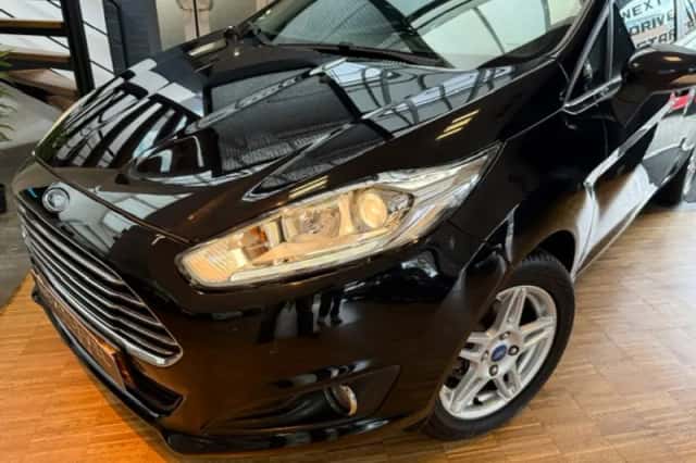 Ford Fiesta (2013) thumbnail 2