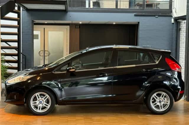 Ford Fiesta (2013) thumbnail 3