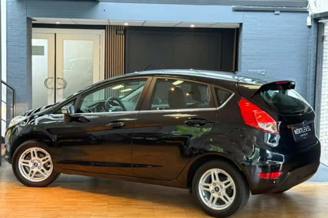 Ford Fiesta (2013) thumbnail 4