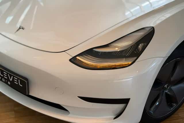 Tesla Model 3 (2019) thumbnail 2