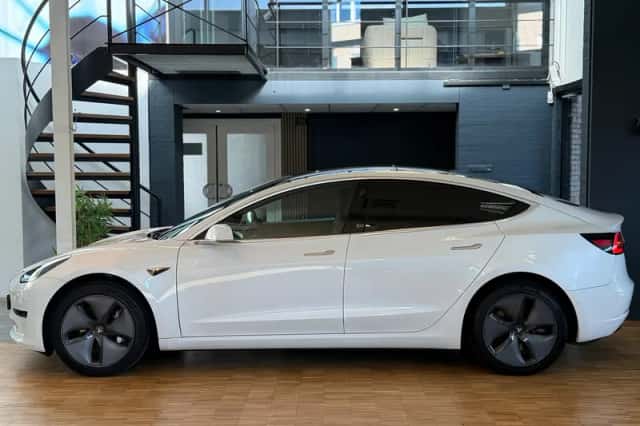 Tesla Model 3 (2019) thumbnail 3