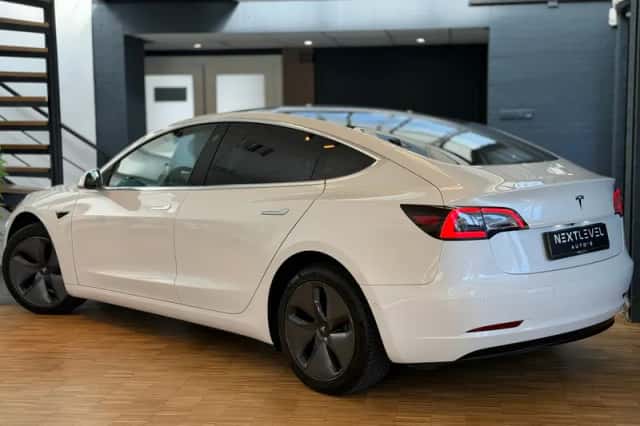 Tesla Model 3 (2019) thumbnail 4