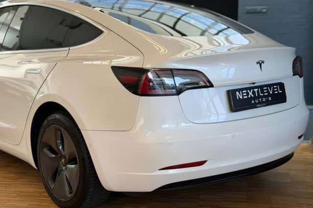 Tesla Model 3 (2019) thumbnail 5