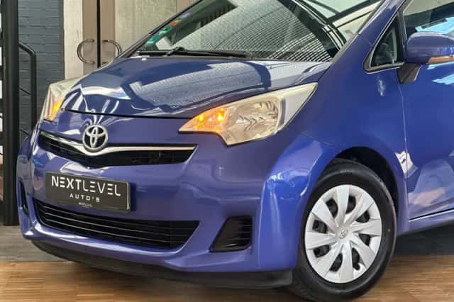 Toyota Verso (2011) thumbnail 2