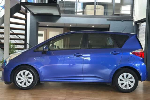 Toyota Verso (2011) thumbnail 3