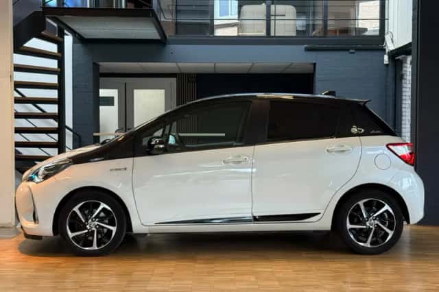 Toyota Yaris (2019) thumbnail 3