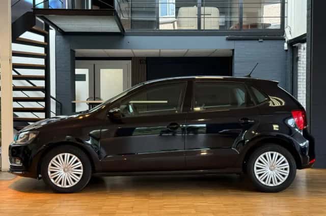 Volkswagen Polo (2015) thumbnail 3