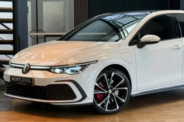 Volkswagen Golf (2021) thumbnail 2