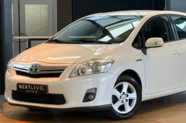 Toyota Auris (2012) thumbnail 2