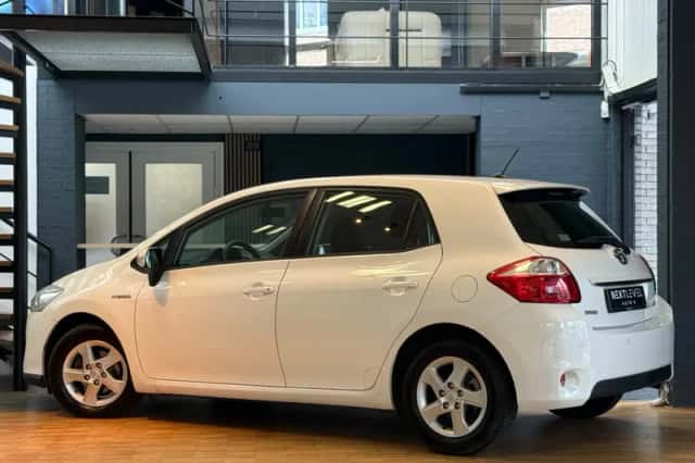 Toyota Auris (2012) thumbnail 4