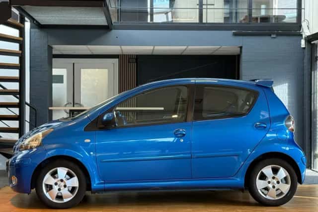 Toyota Aygo (2009) thumbnail 3