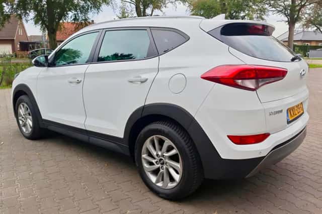 Hyundai Tucson (2016) thumbnail 3