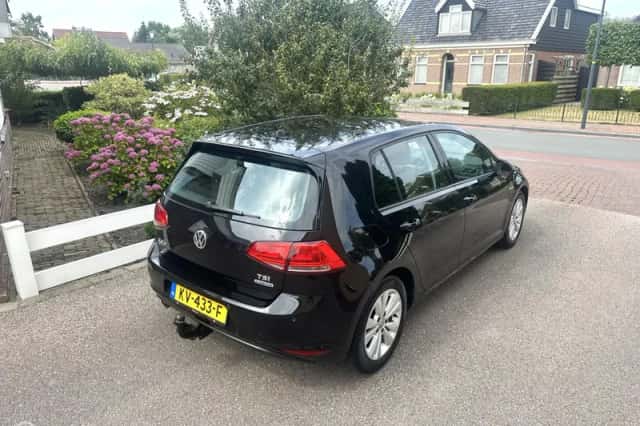 Volkswagen Golf (2016) thumbnail 4
