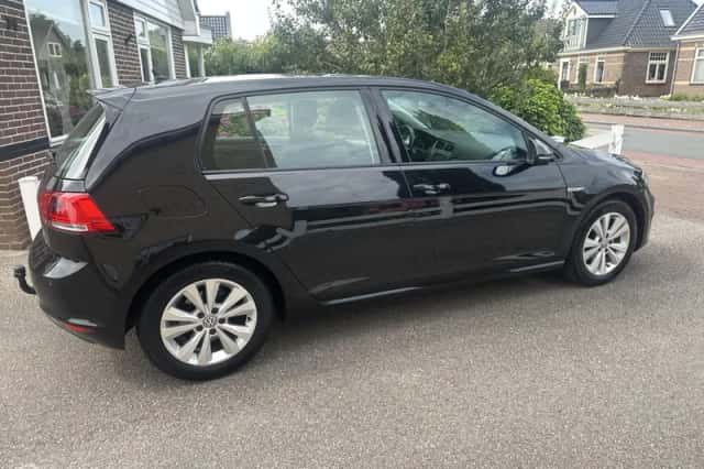 Volkswagen Golf (2016) thumbnail 5