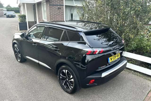 Peugeot e-2008 (2021) thumbnail 3