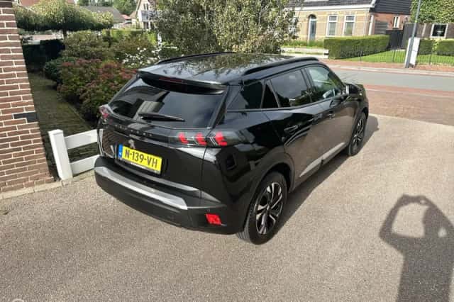 Peugeot e-2008 (2021) thumbnail 4