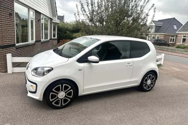 Volkswagen Up! (2012) thumbnail 2