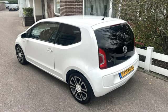 Volkswagen Up! (2012) thumbnail 3