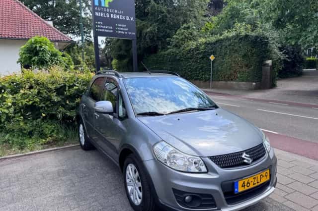 Suzuki SX4 (2013) thumbnail 1