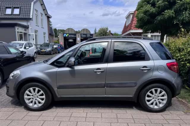 Suzuki SX4 (2013) thumbnail 3