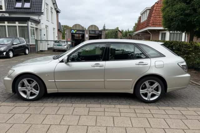 Lexus IS (2004) thumbnail 3