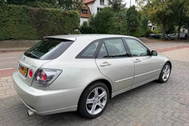 Lexus IS (2004) thumbnail 6