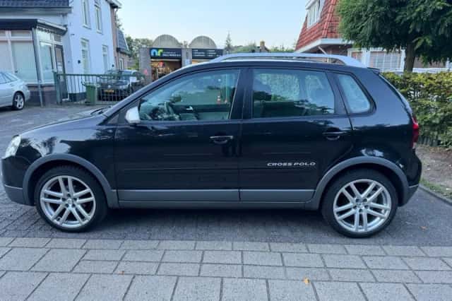 Volkswagen Polo (2008) thumbnail 3