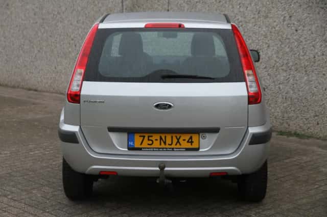 Ford Fusion (2010) thumbnail 6