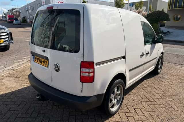 Volkswagen Caddy (2012) thumbnail 3