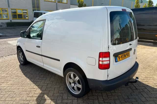 Volkswagen Caddy (2012) thumbnail 4